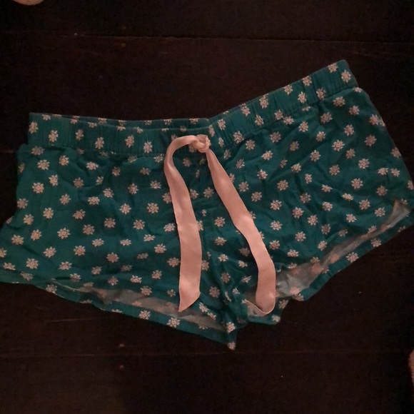 Aerie Flannel Pajama Shorts - Picture 2 of 4